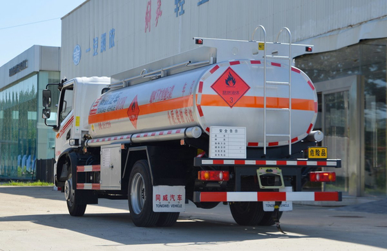 Penjualan truk tanker minyak Kenya Dongfeng 4 * 2 Chassis 8,5 Kubik Tanker Yuchai Mesin 165hp