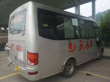 2013 Tahun Digunakan Coaster Bus MT 17 Kursi Mini Bus Diesel LHD 2798ml Perpindahan